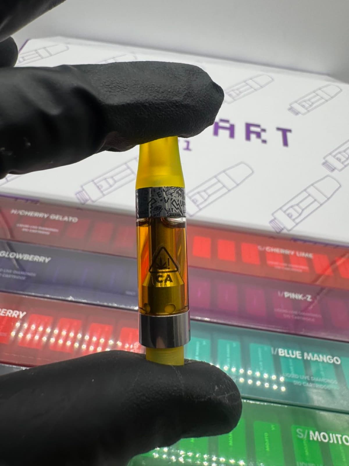 Boutiq 510 cartridge held between fingers